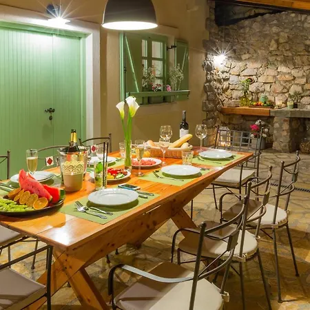 Villa Tribalj فيلة *